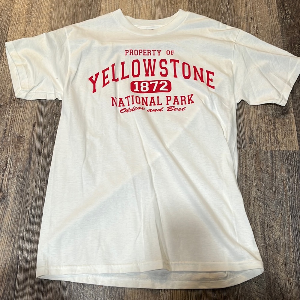 Yellowstone national park t-shirt, like new, size medium